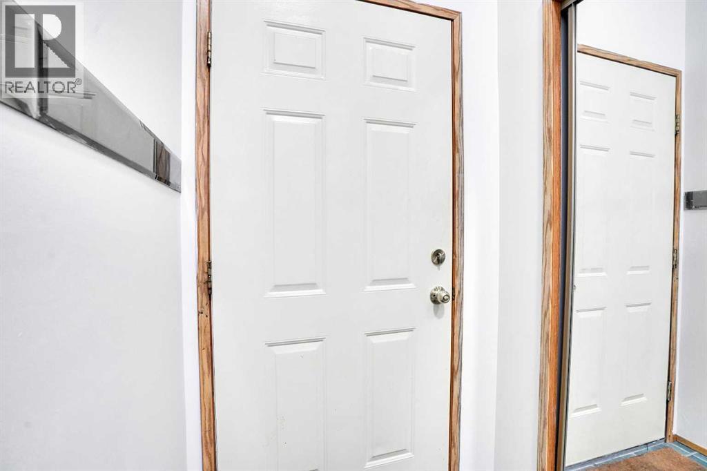 Single Family House Bi-level for Sale in  Erin Park Drive SE Erin Woods Calgary 