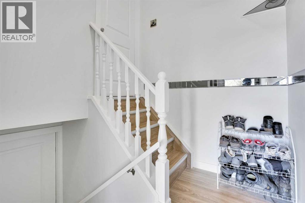 Single Family House Bi-level for Sale in  Erin Park Drive SE Erin Woods Calgary 