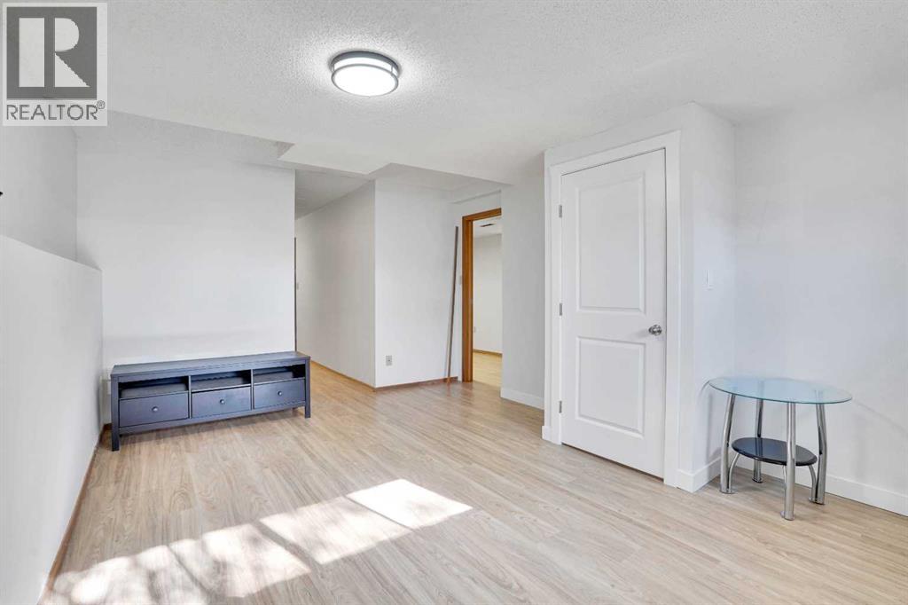 Single Family House Bi-level for Sale in  Erin Park Drive SE Erin Woods Calgary 