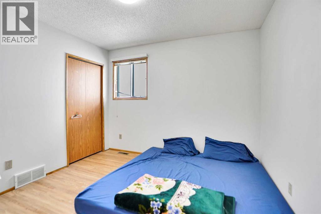 Single Family House Bi-level for Sale in  Erin Park Drive SE Erin Woods Calgary 