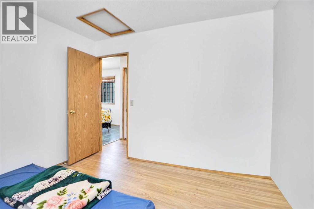 Single Family House Bi-level for Sale in  Erin Park Drive SE Erin Woods Calgary 