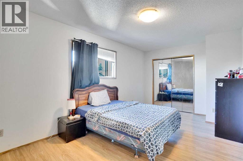 Single Family House Bi-level for Sale in  Erin Park Drive SE Erin Woods Calgary 