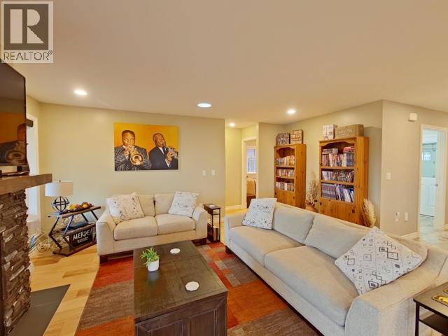 7361 GLACIER STREET, Powell River