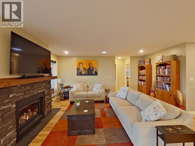 7361 GLACIER STREET, Powell River