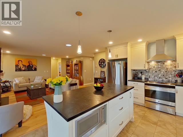7361 GLACIER STREET, Powell River