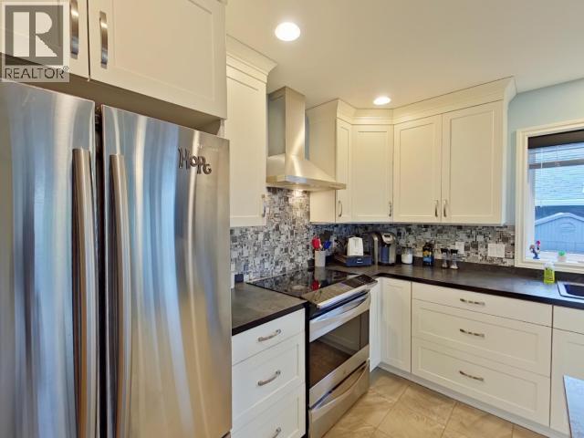 7361 GLACIER STREET, Powell River