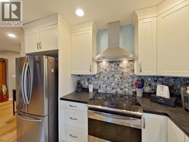 7361 GLACIER STREET, Powell River