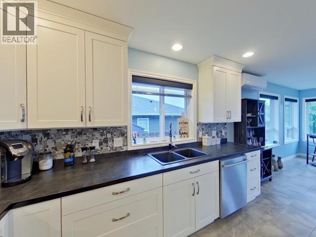 7361 GLACIER STREET, Powell River