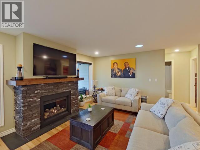 7361 GLACIER STREET, Powell River