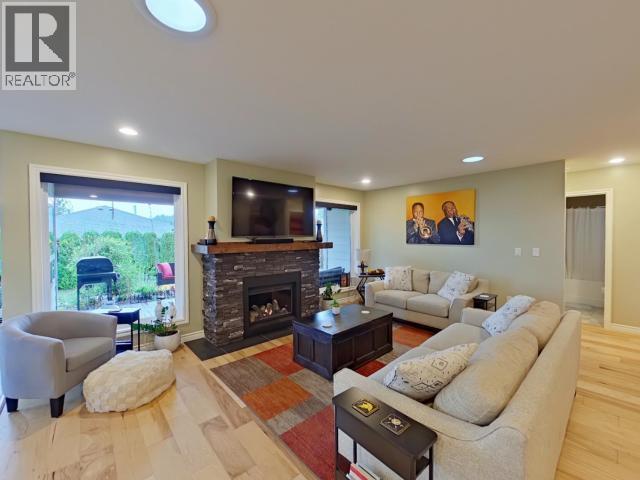 7361 GLACIER STREET, Powell River