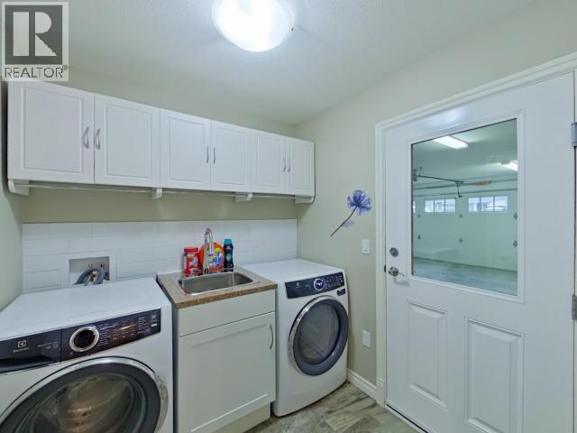 7361 GLACIER STREET, Powell River