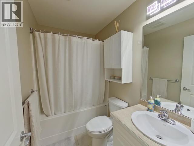 7361 GLACIER STREET, Powell River