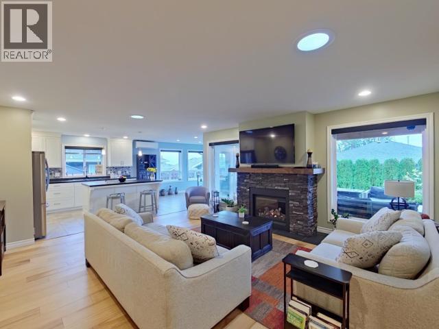 7361 GLACIER STREET, Powell River