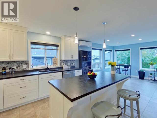 7361 GLACIER STREET, Powell River