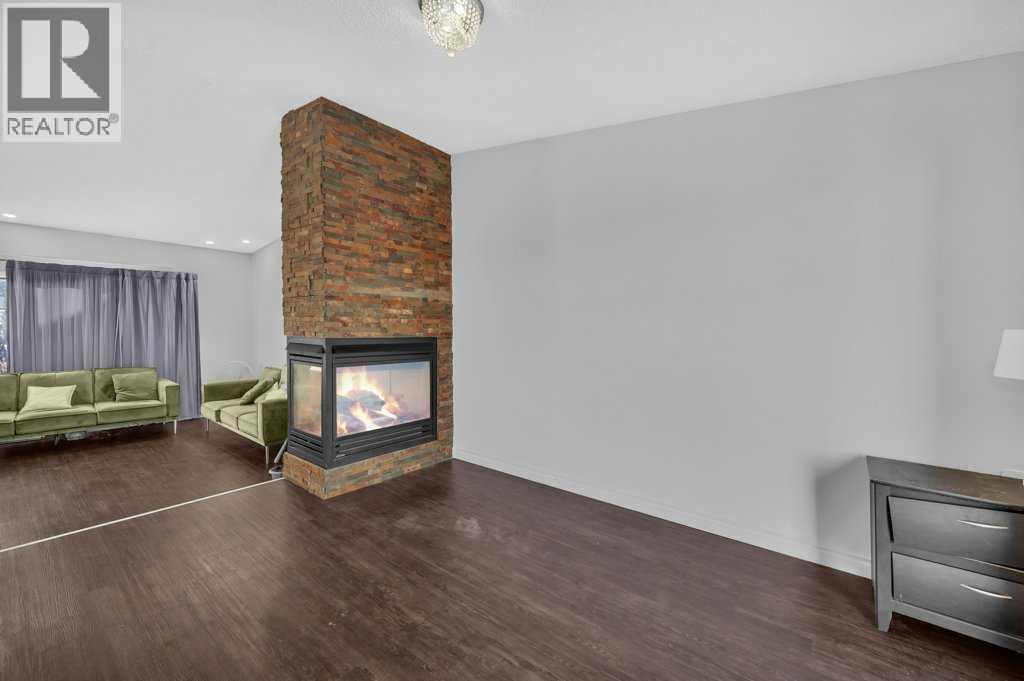 Single Family House 4 Level for Sale in  Castledale Crescent NE Castleridge Calgary 