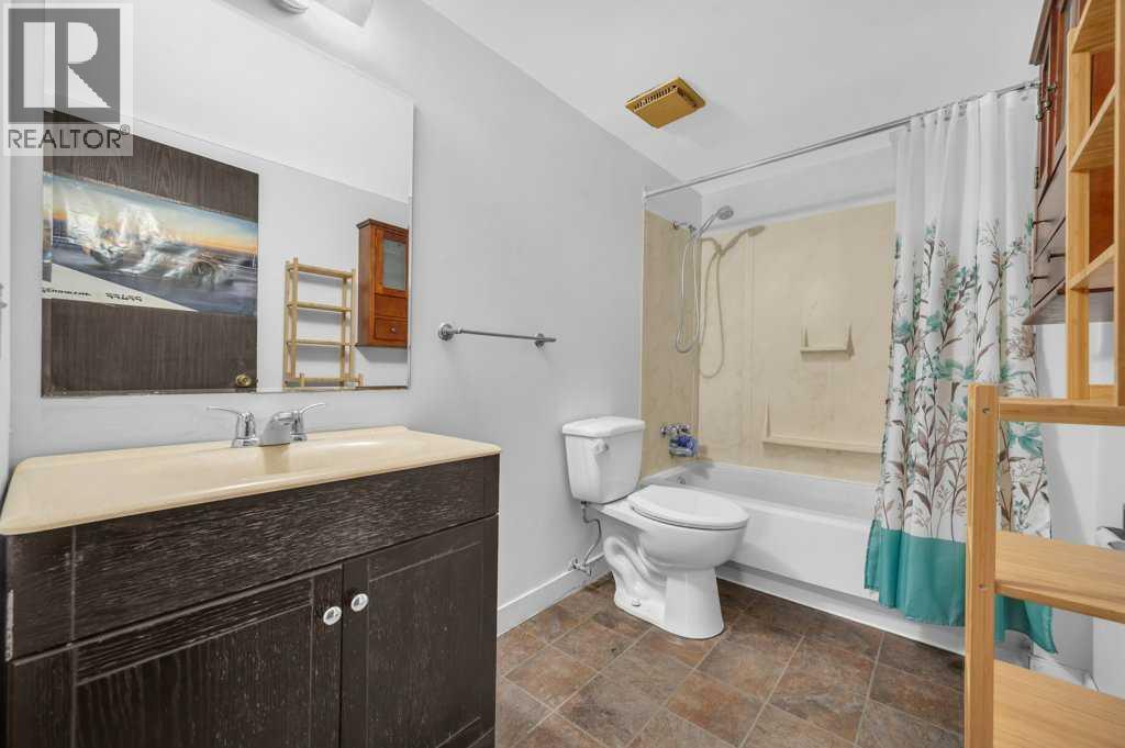 Single Family House 4 Level for Sale in  Castledale Crescent NE Castleridge Calgary 