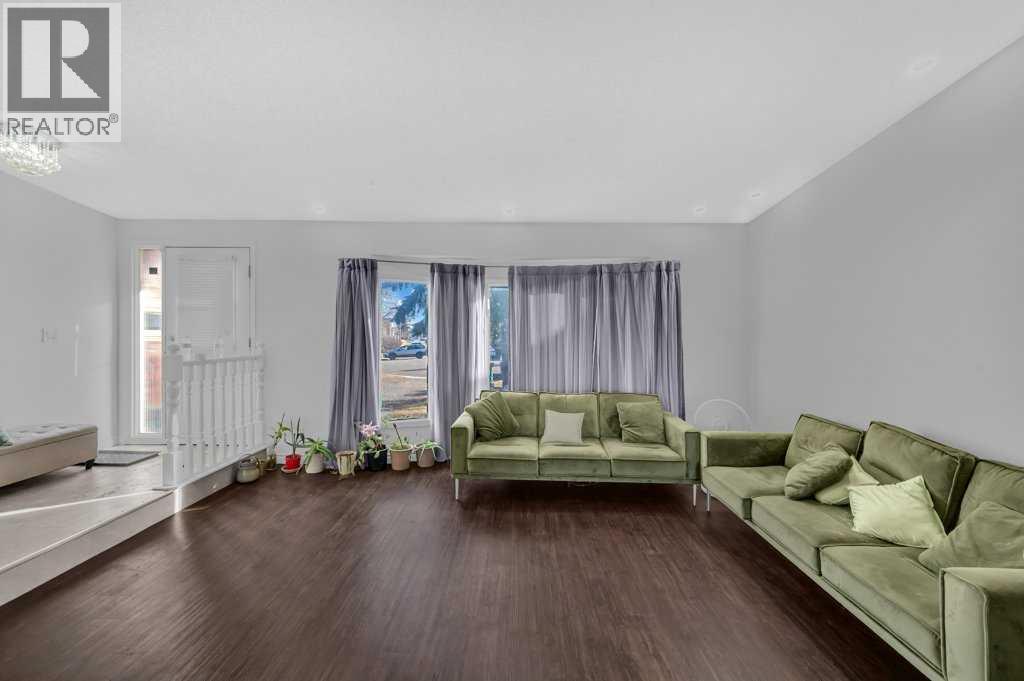 Single Family House 4 Level for Sale in  Castledale Crescent NE Castleridge Calgary 