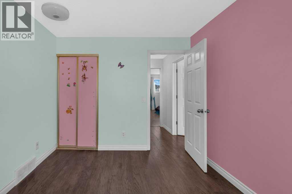 Single Family House 4 Level for Sale in  Castledale Crescent NE Castleridge Calgary 