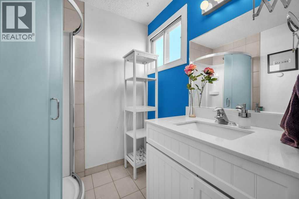 Single Family House 4 Level for Sale in  Castledale Crescent NE Castleridge Calgary 