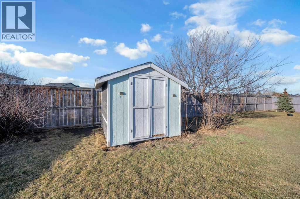 Single Family House 4 Level for Sale in  Castledale Crescent NE Castleridge Calgary 