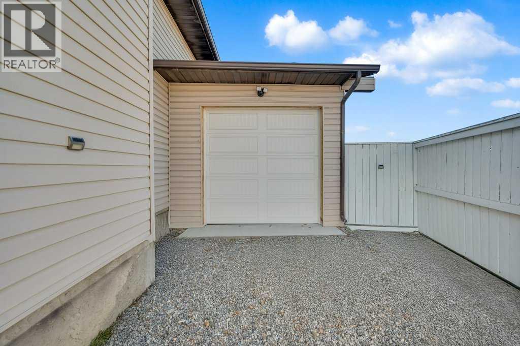 Single Family House 4 Level for Sale in  Castledale Crescent NE Castleridge Calgary 