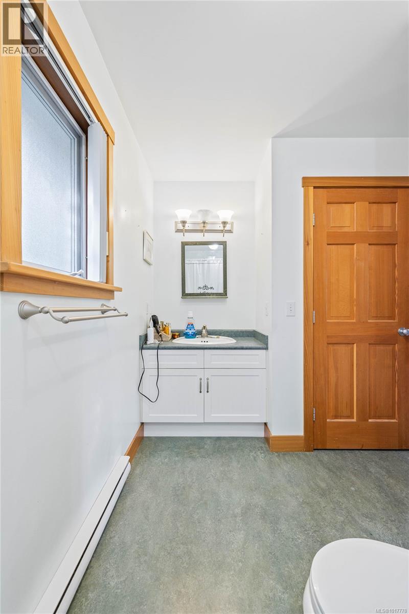 127 Bittancourt Rd, Salt Spring