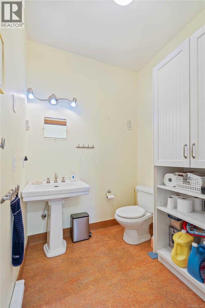 127 Bittancourt Rd, Salt Spring