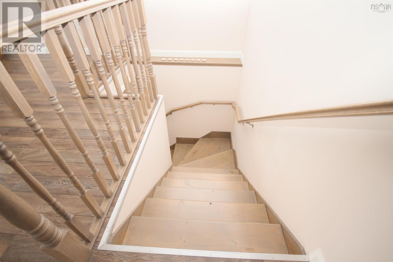 Property 23 of 38 of 10471 highway 16