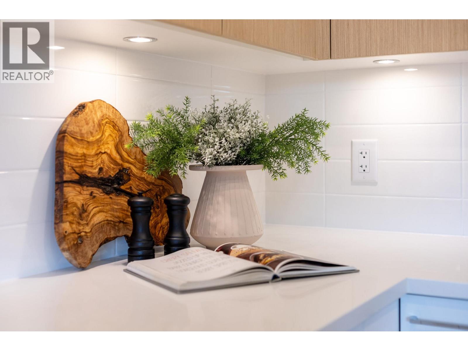 321 7599 15TH STREET, Burnaby
