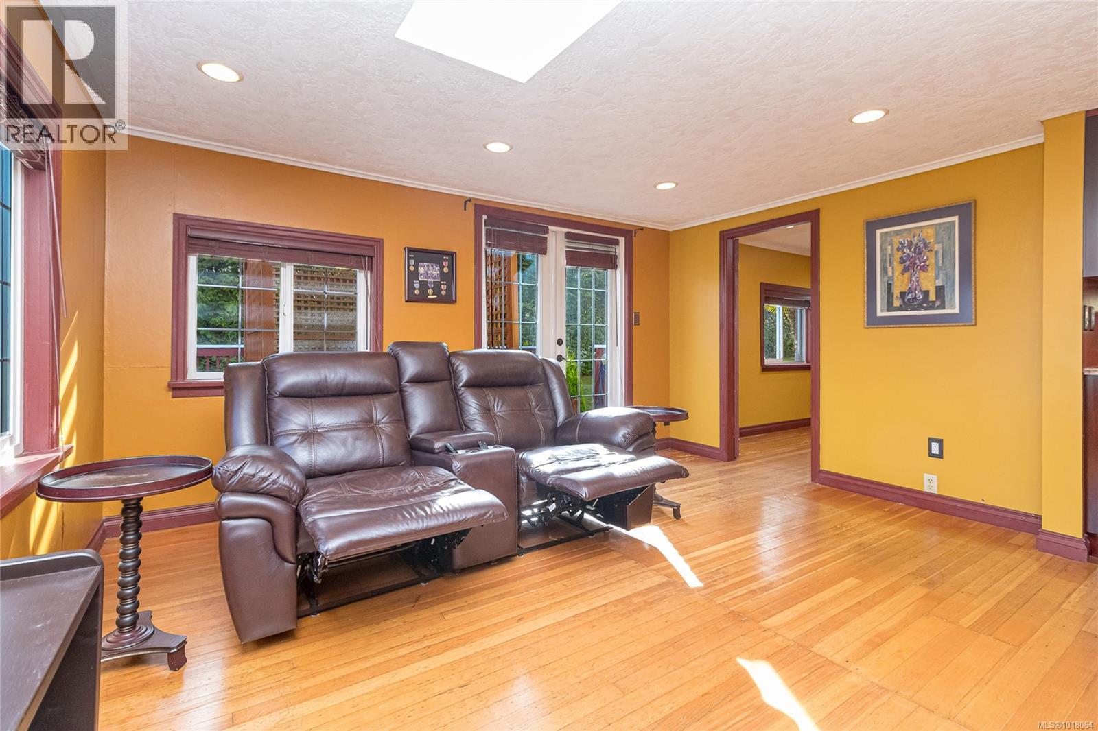 8576 Lochside Drive, North Saanich