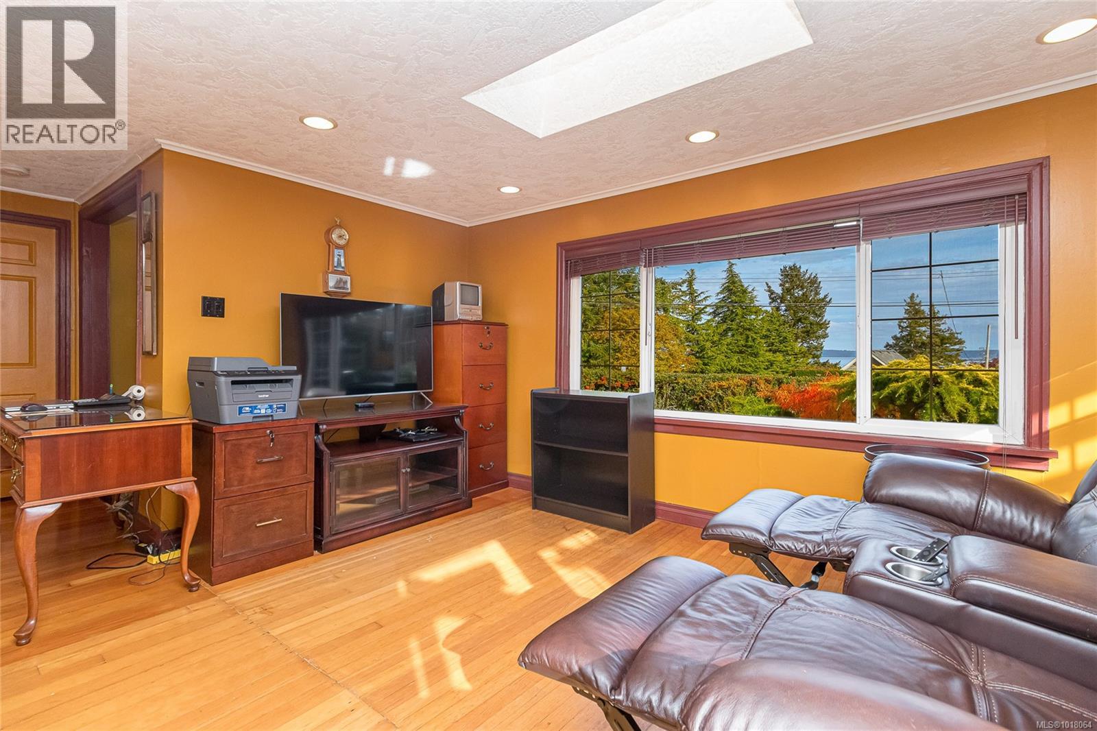 8576 Lochside Drive, North Saanich