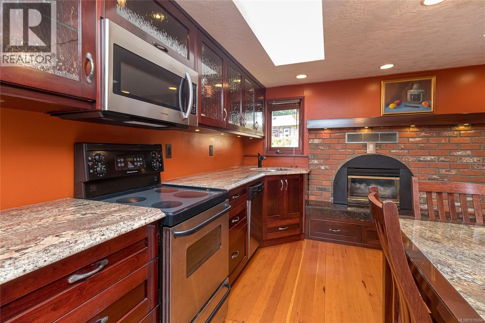 8576 Lochside Drive, North Saanich