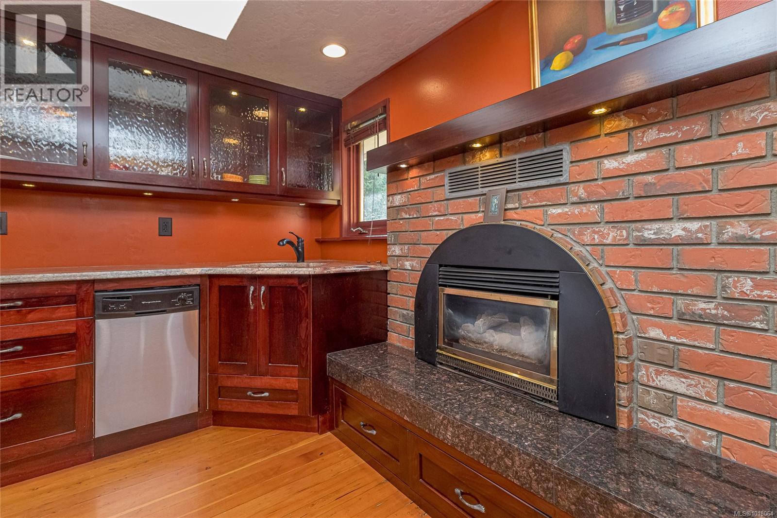 8576 Lochside Drive, North Saanich