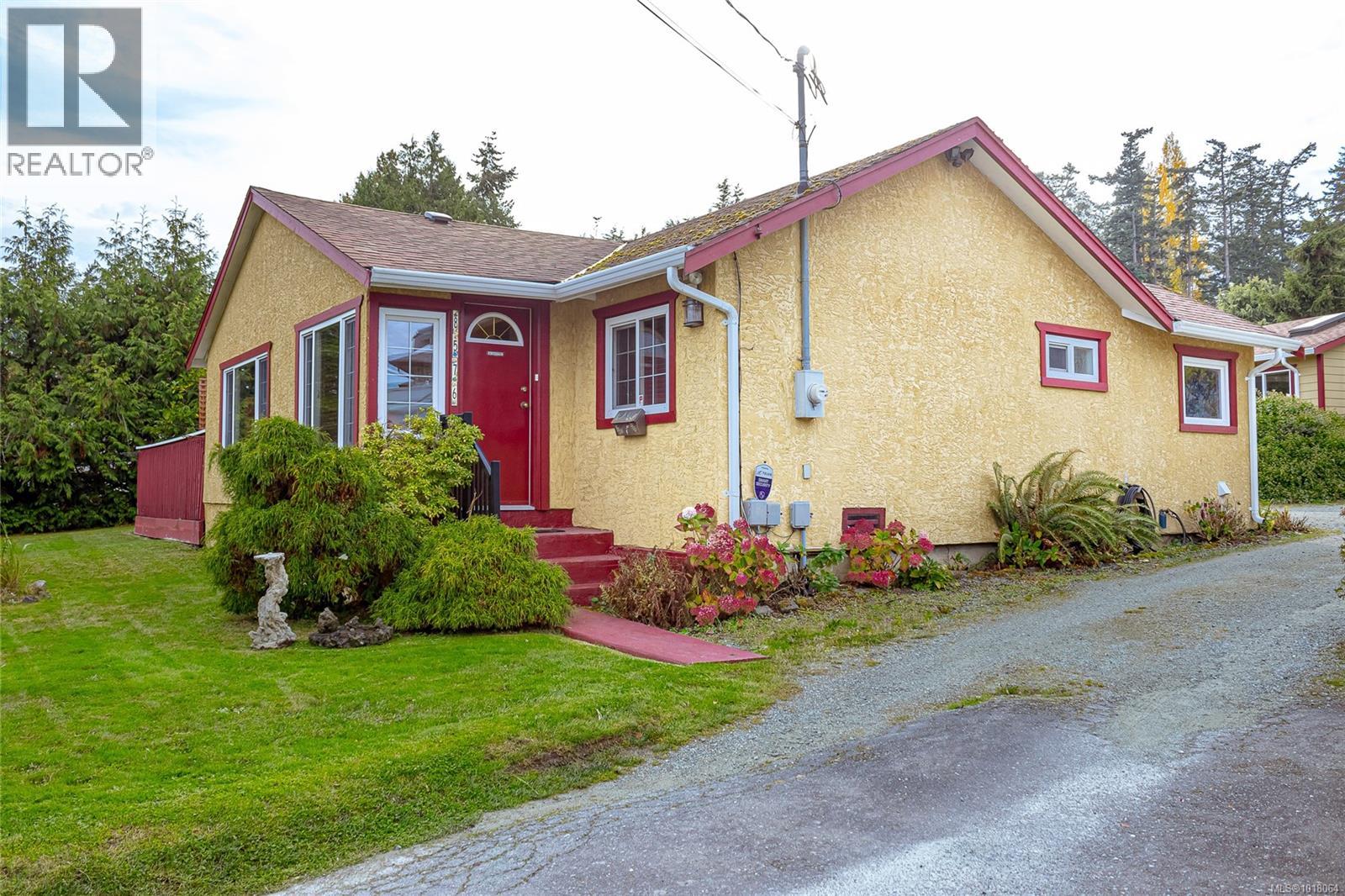 8576 Lochside Drive, North Saanich