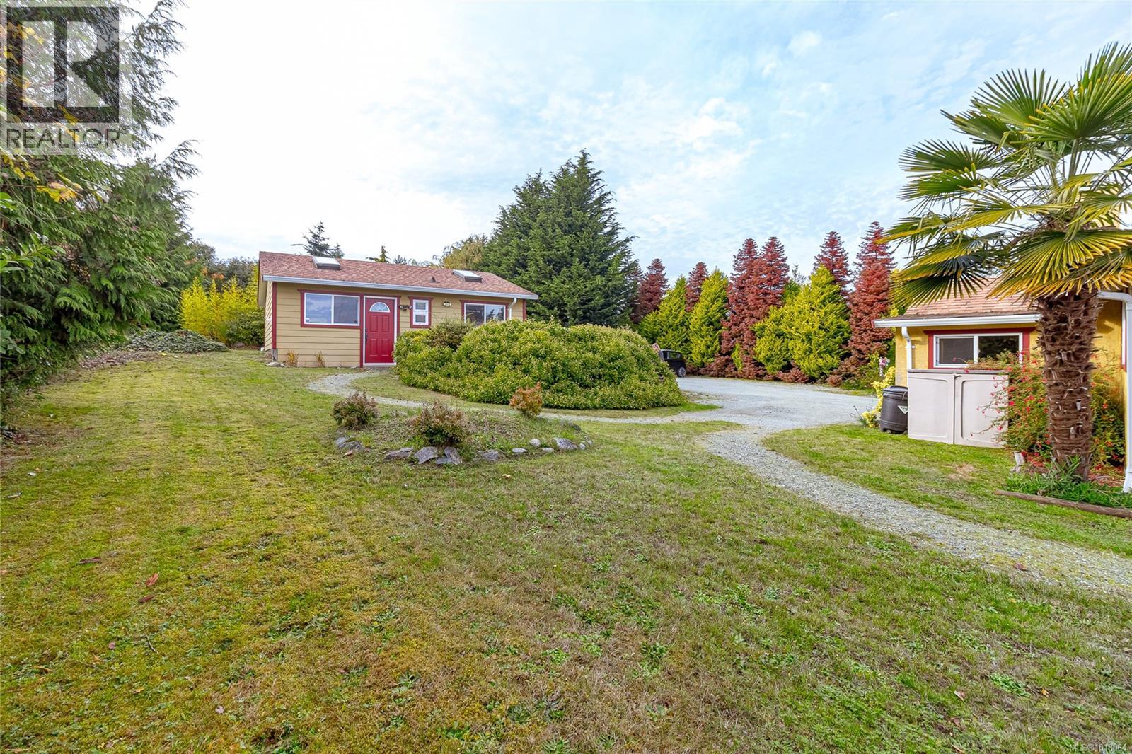 8576 Lochside Drive, North Saanich
