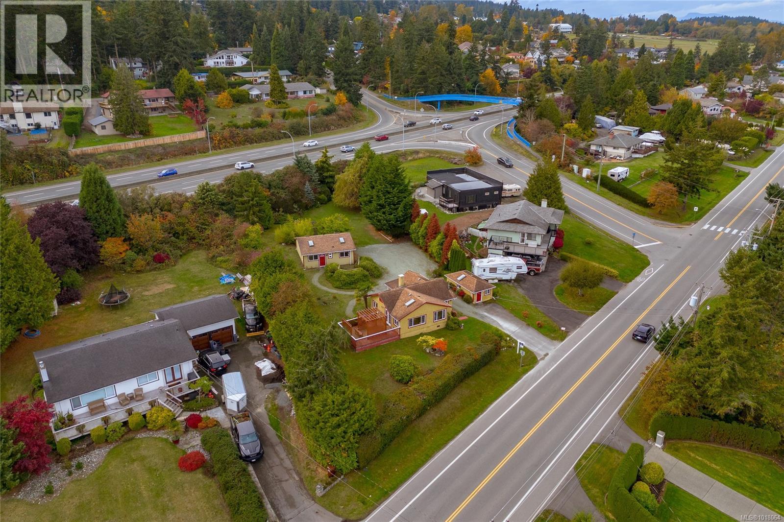 8576 Lochside Drive, North Saanich