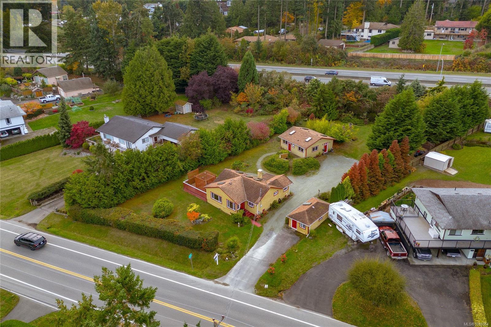 8576 Lochside Drive, North Saanich