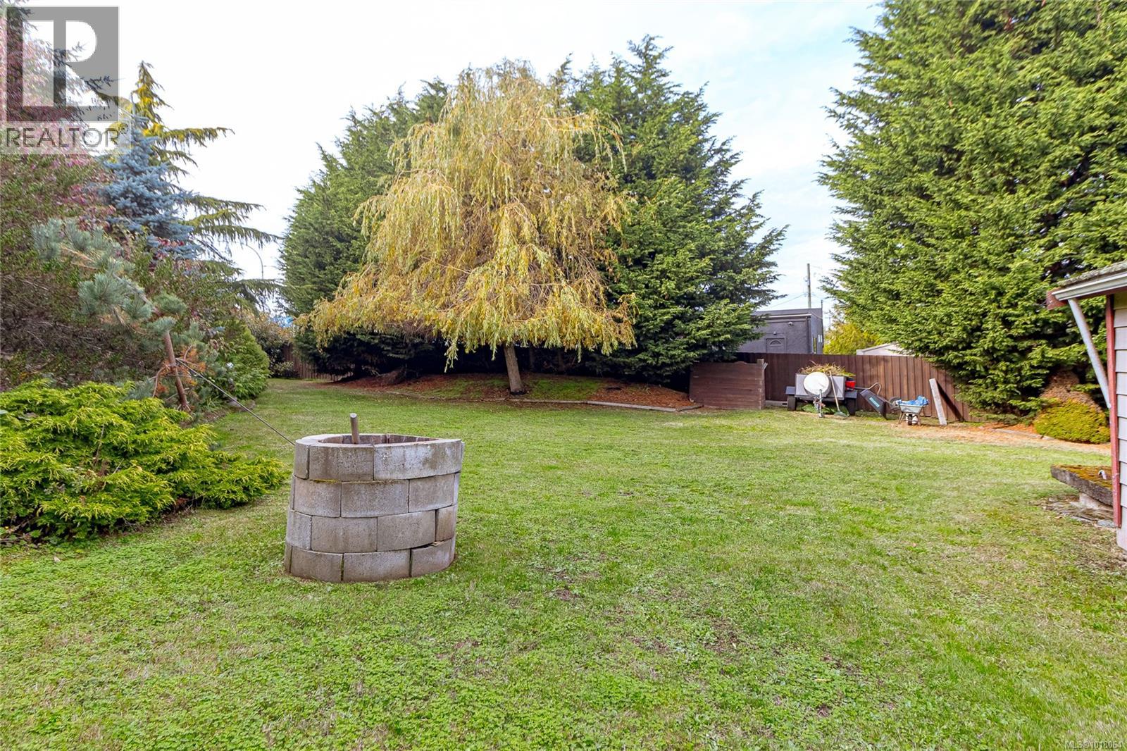 8576 Lochside Drive, North Saanich