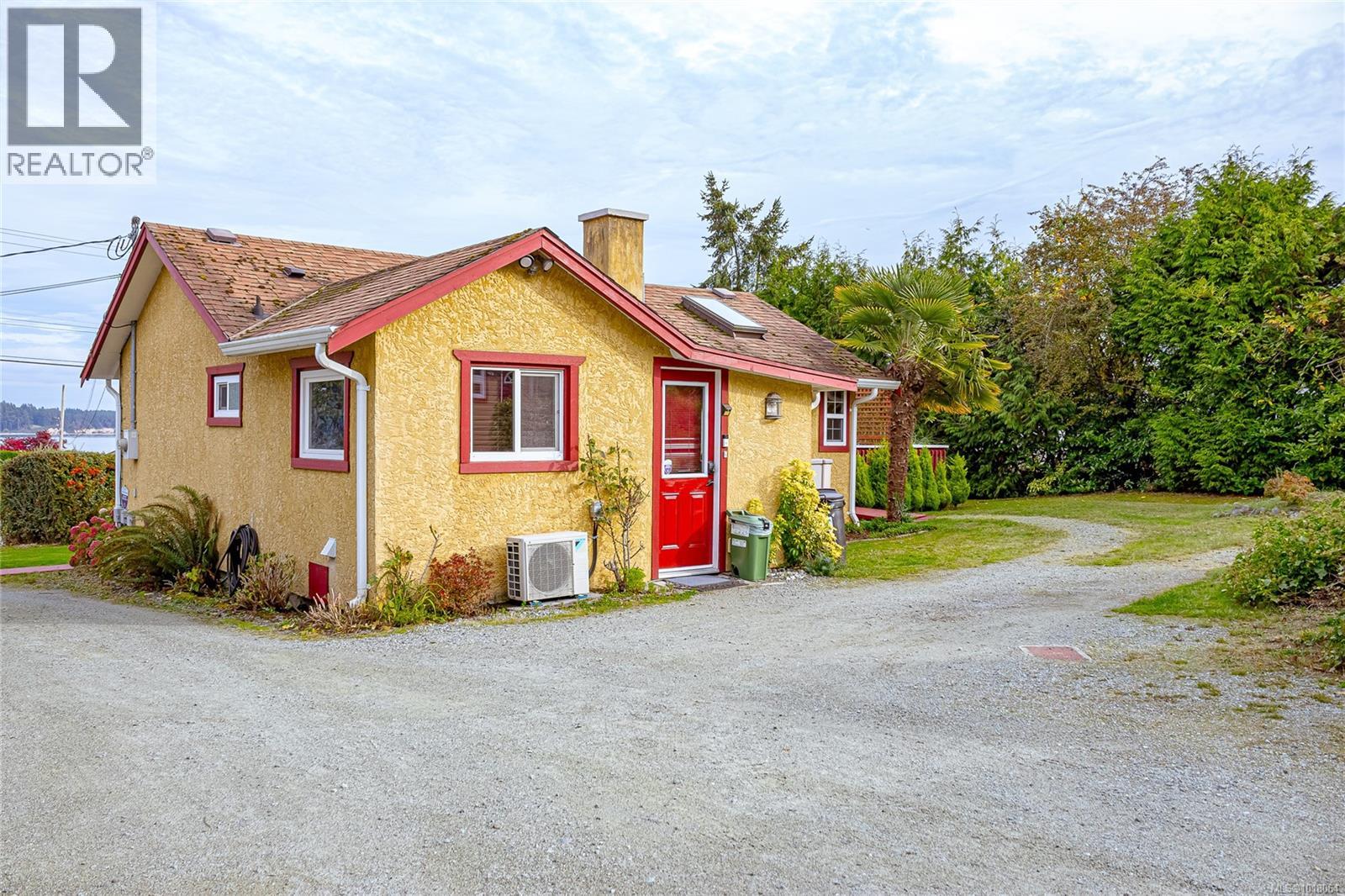 8576 Lochside Drive, North Saanich