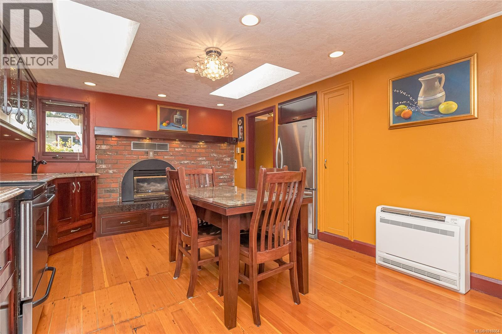8576 Lochside Drive, North Saanich