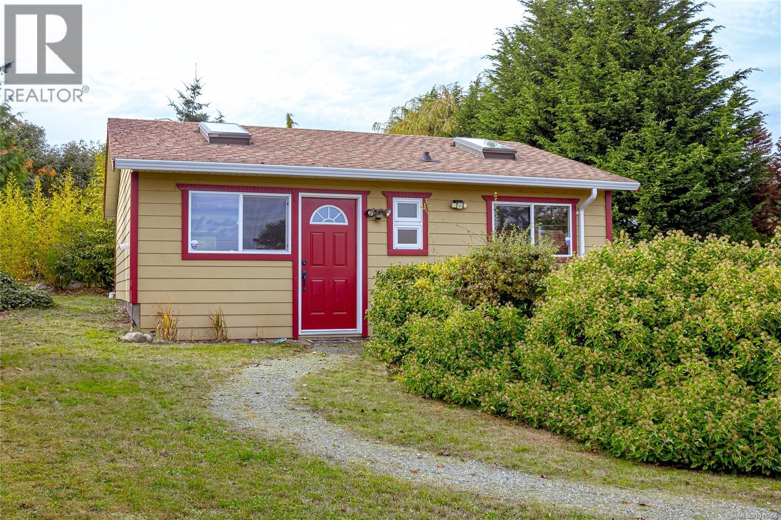 8576 Lochside Drive, North Saanich