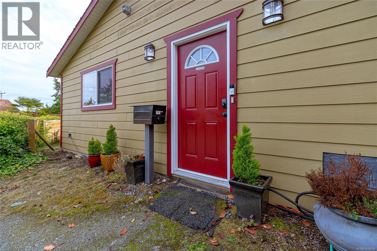 8576 Lochside Drive, North Saanich