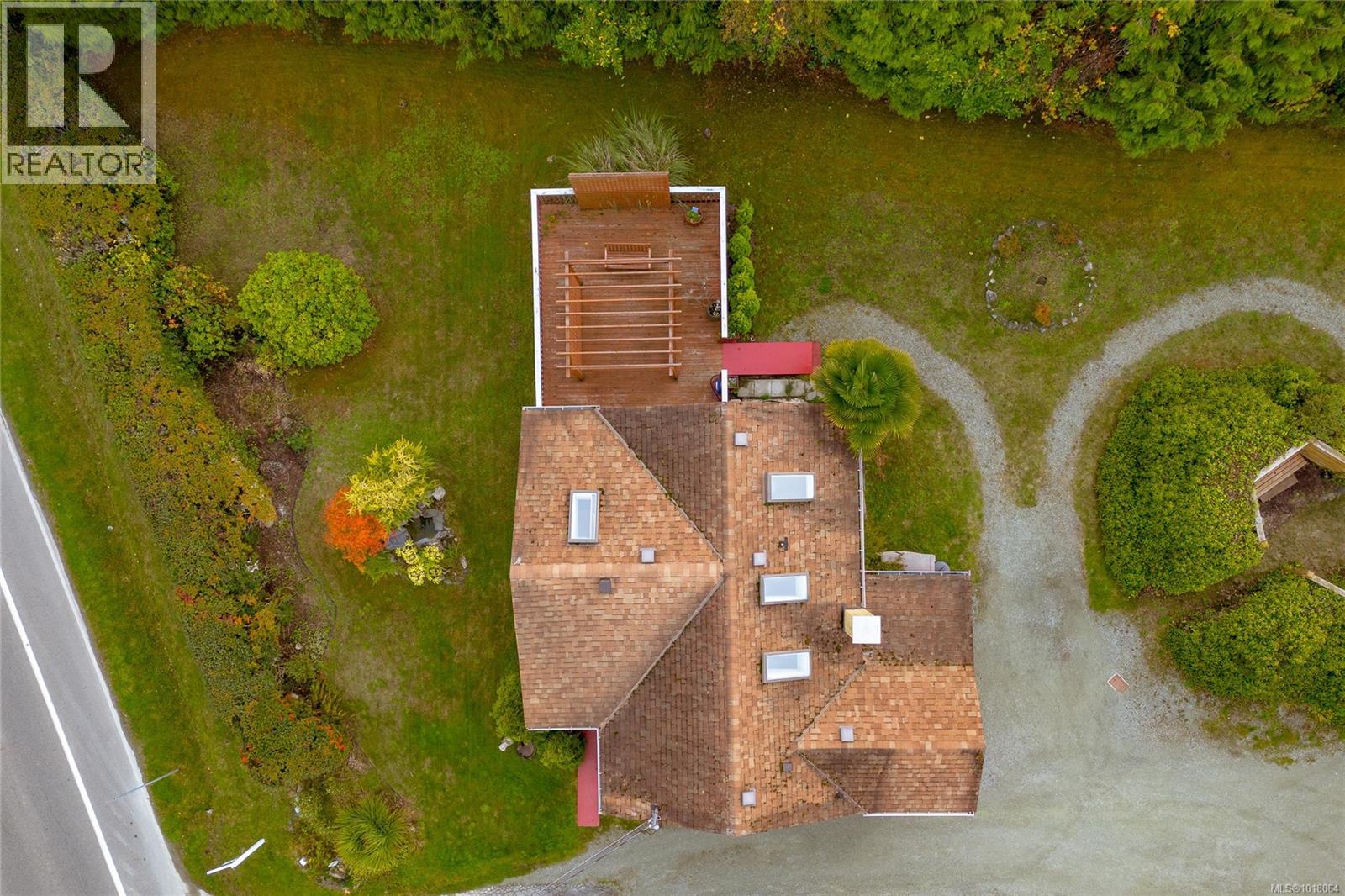 8576 Lochside Drive, North Saanich