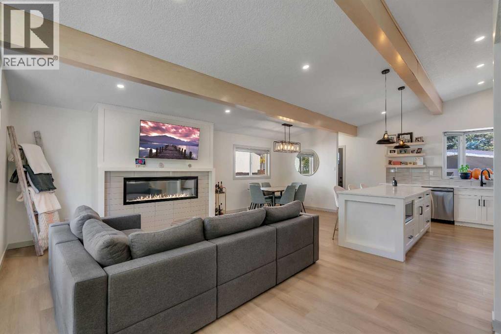 Single Family House 4 Level for Sale in  Austin Road SE Acadia Calgary 