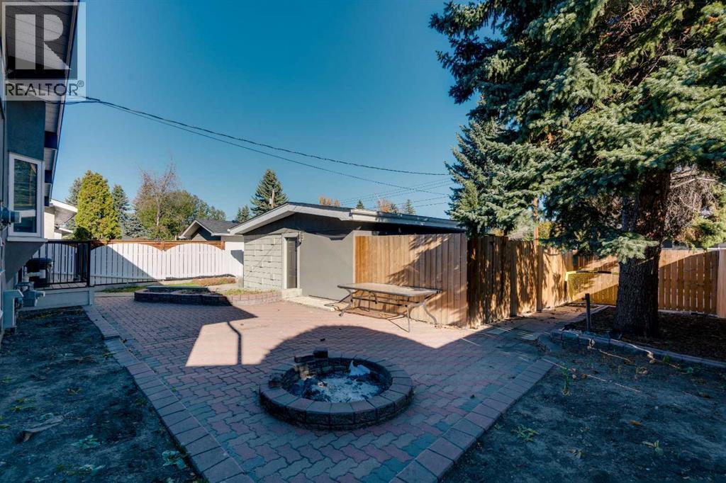 Single Family House 4 Level for Sale in  Austin Road SE Acadia Calgary 