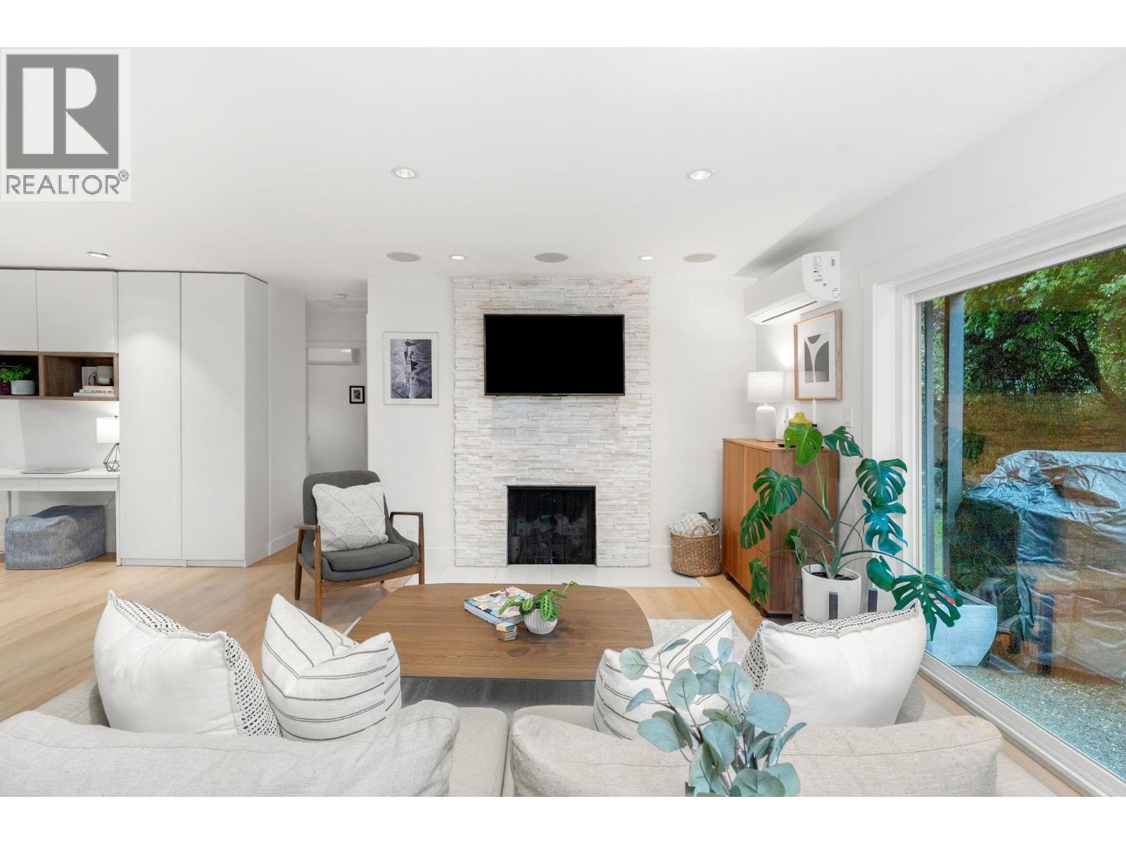 1155 TATLOW AVENUE, North Vancouver