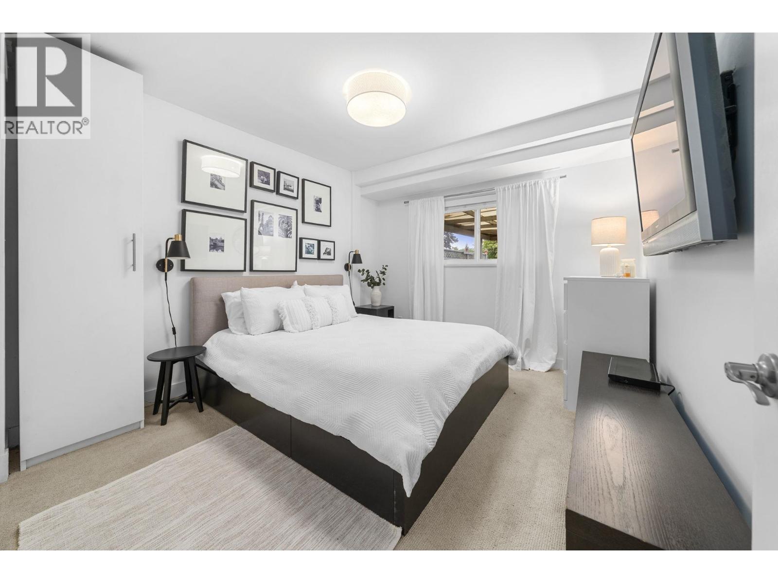 1155 TATLOW AVENUE, North Vancouver
