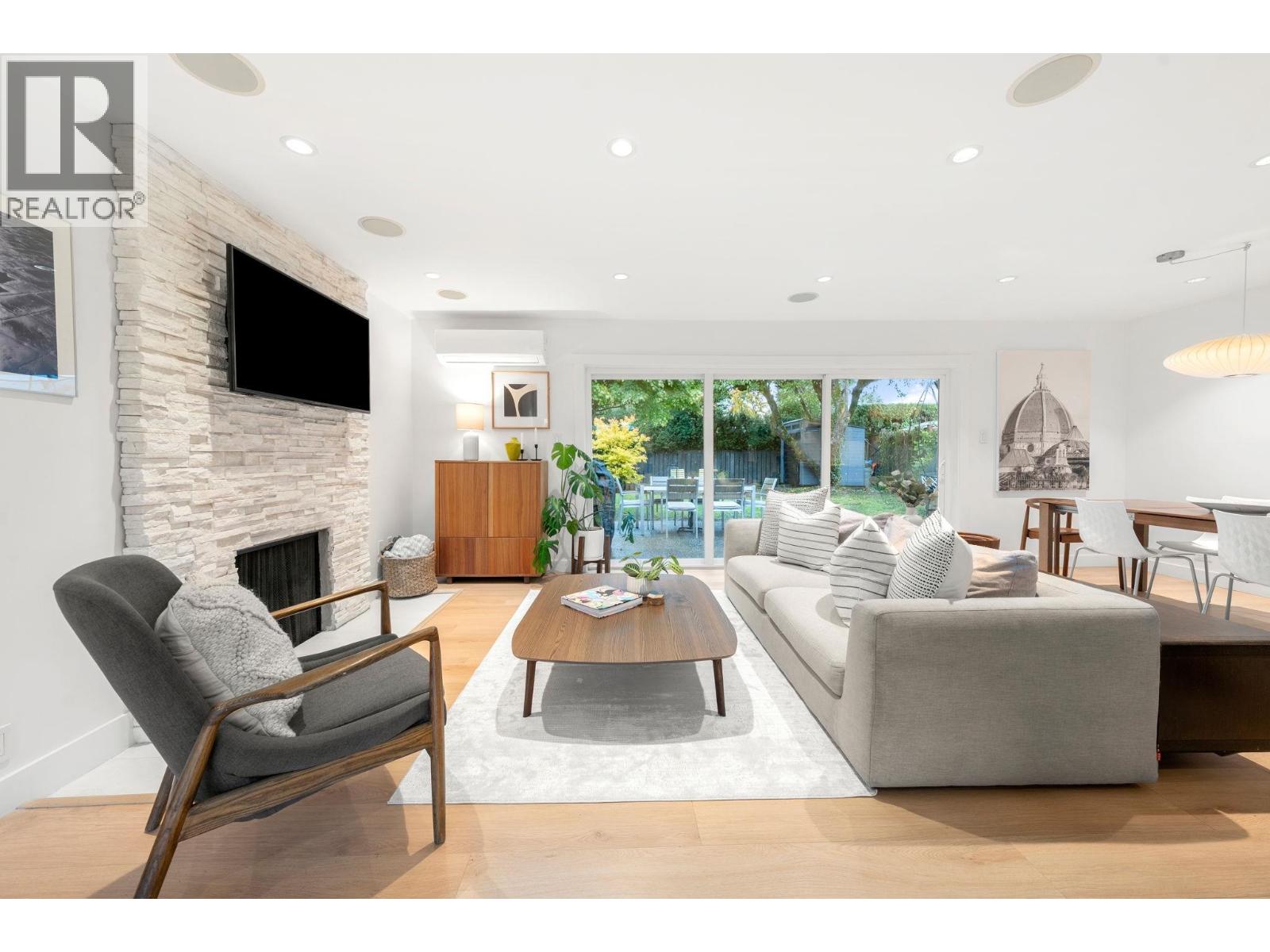 1155 TATLOW AVENUE, North Vancouver