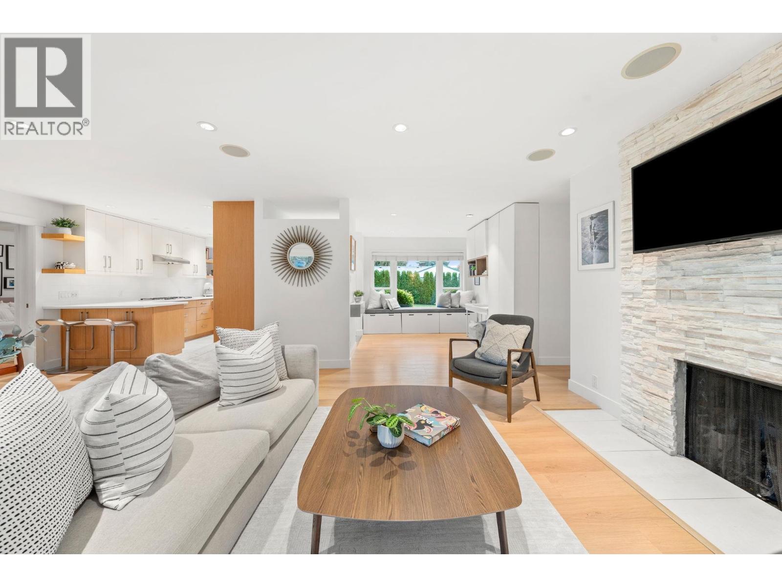 1155 TATLOW AVENUE, North Vancouver