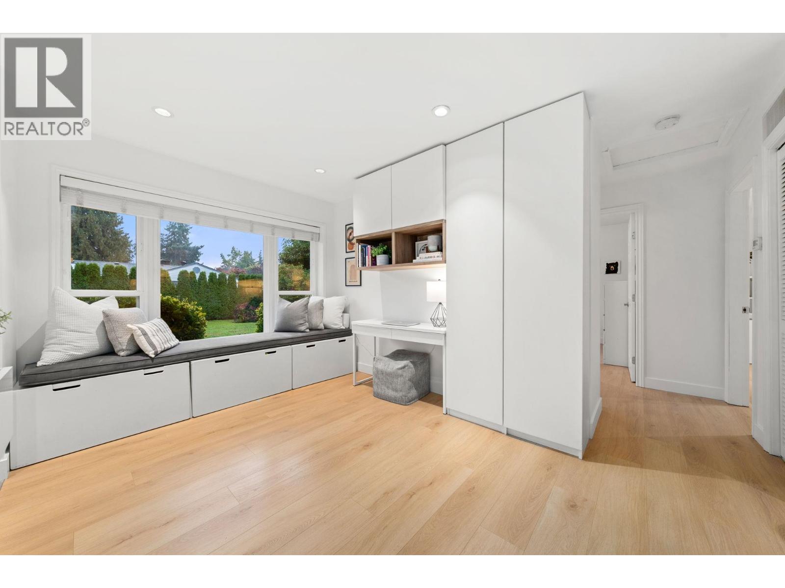 1155 TATLOW AVENUE, North Vancouver